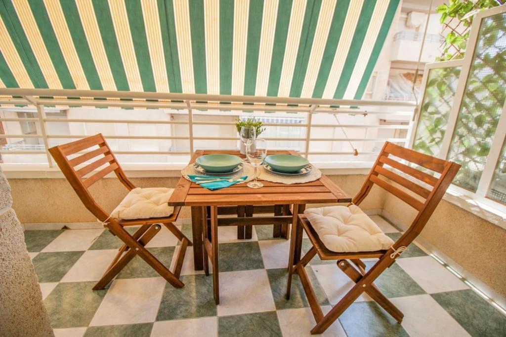 Feines Appartement Mit Hafenblick 산타 폴라 외부 사진